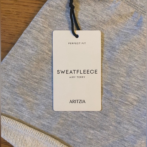 NWT aritzia sweat shorts - Picture 2 of 5